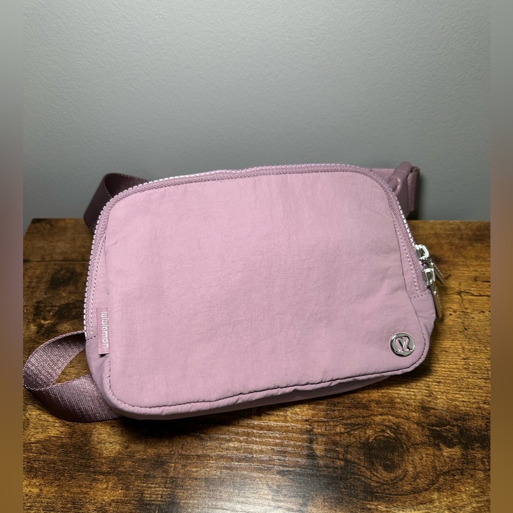 Lululemon Everywhere Belt Bag
